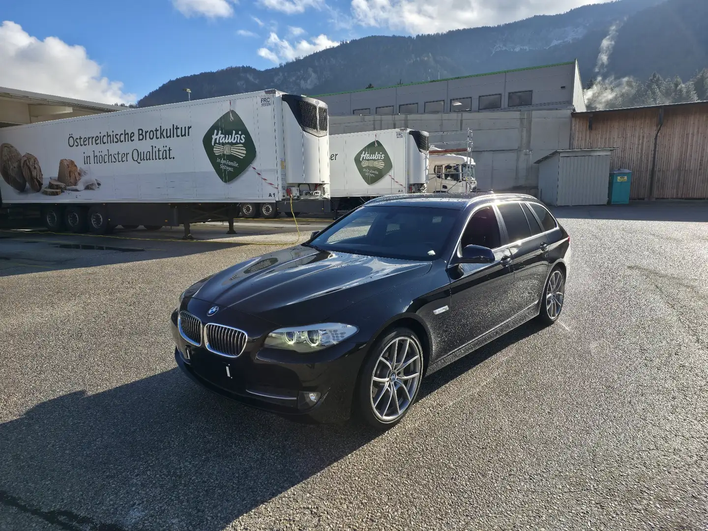 BMW 520 520d Touring Aut. Schwarz - 1