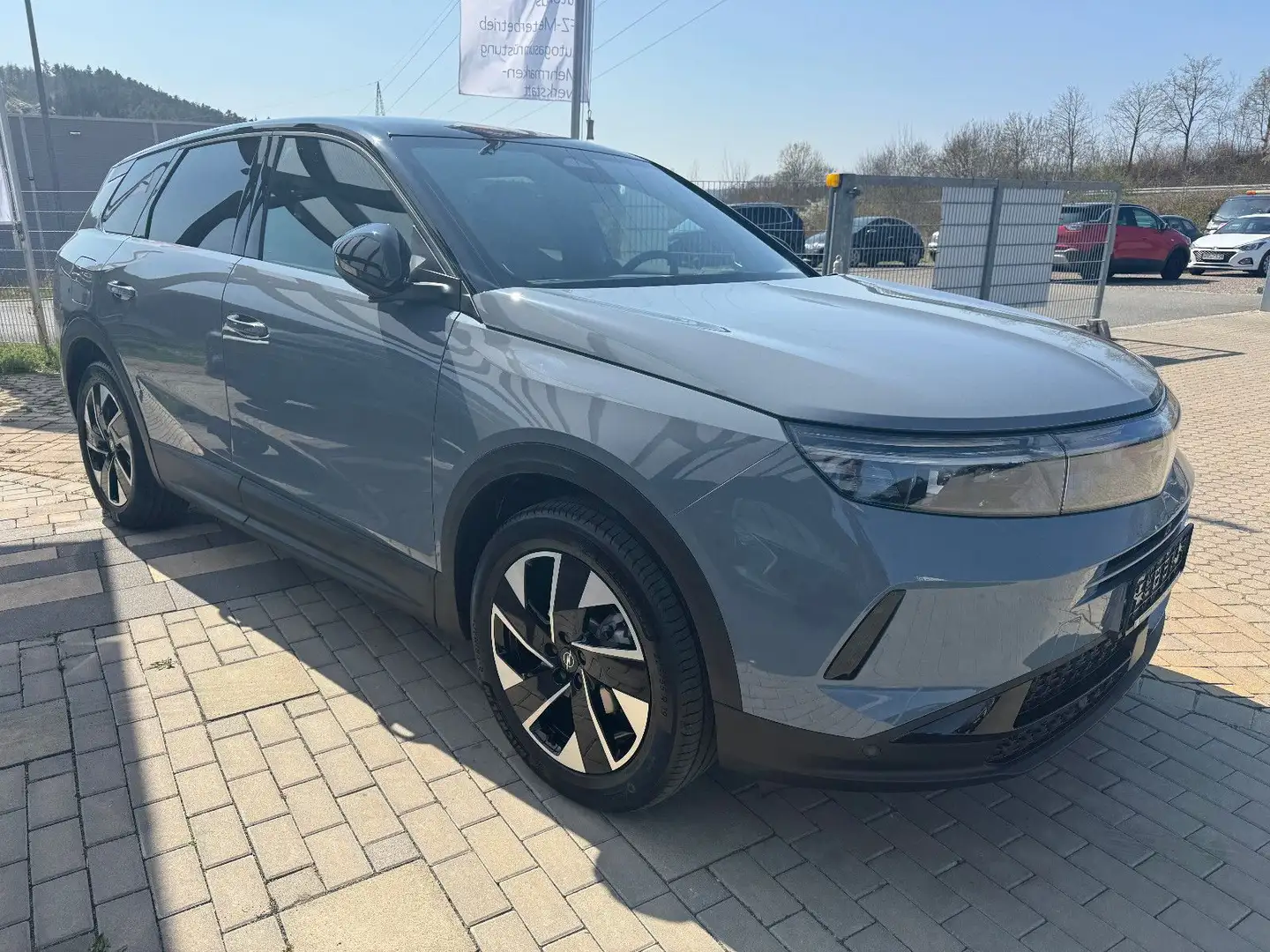 Opel Grandland 1.2 48V Mild-Hybrid 100kW GS Šedá - 1