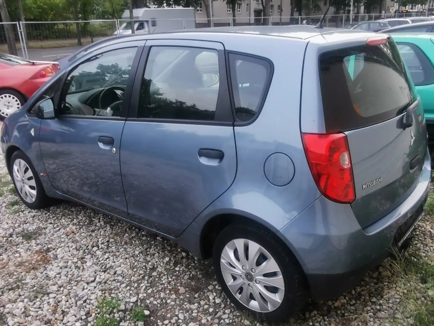 Mitsubishi Colt 1.3 Blau - 2