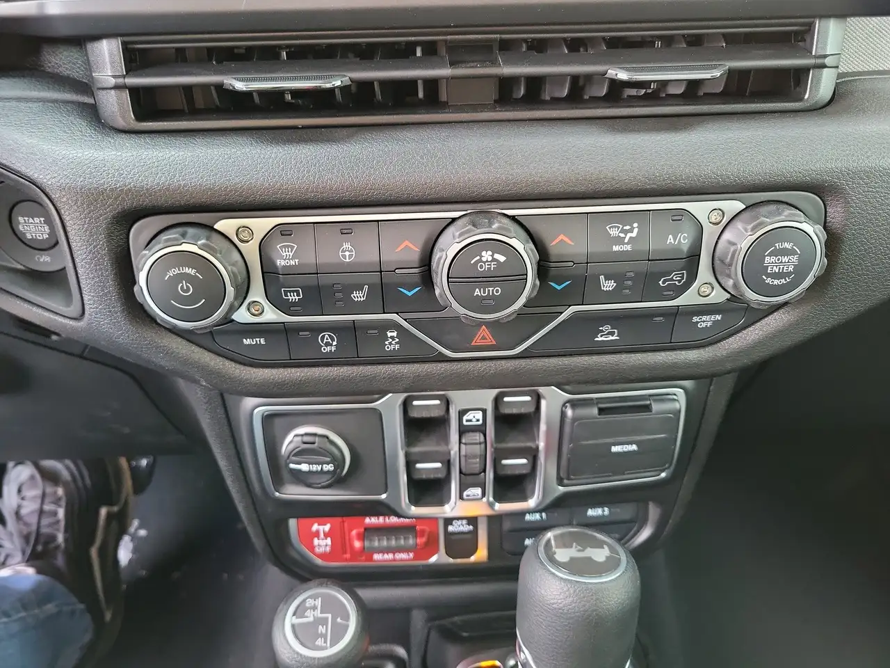 Jeep Wrangler снимка Jeep Wrangler