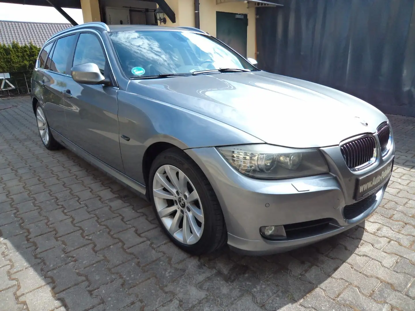 BMW 325 dA Tour. -E91-Edit.M-Sport-Navi-Xenon-2.Hd-1A Gris - 2