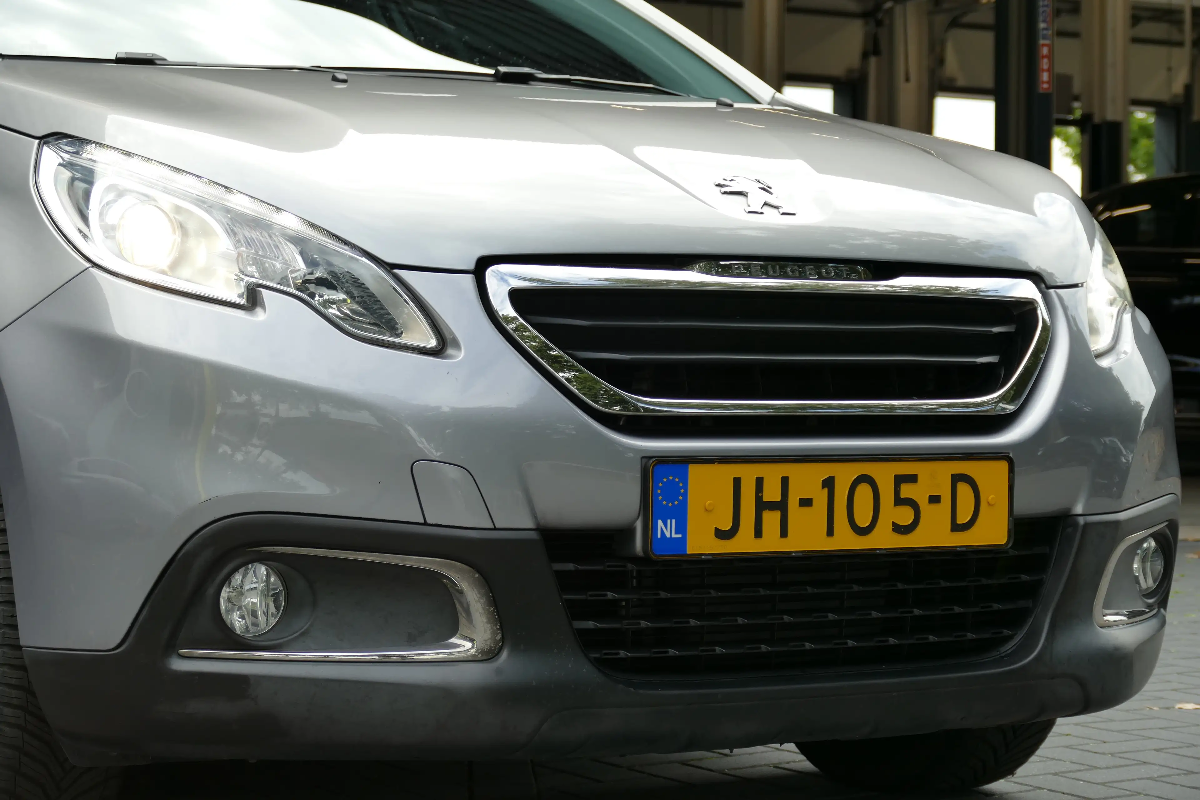 Peugeot 2008 1.2 PURETECH 82PK ACTIVE AUTOMAAT / PANO.DAK / NAV — photo 8