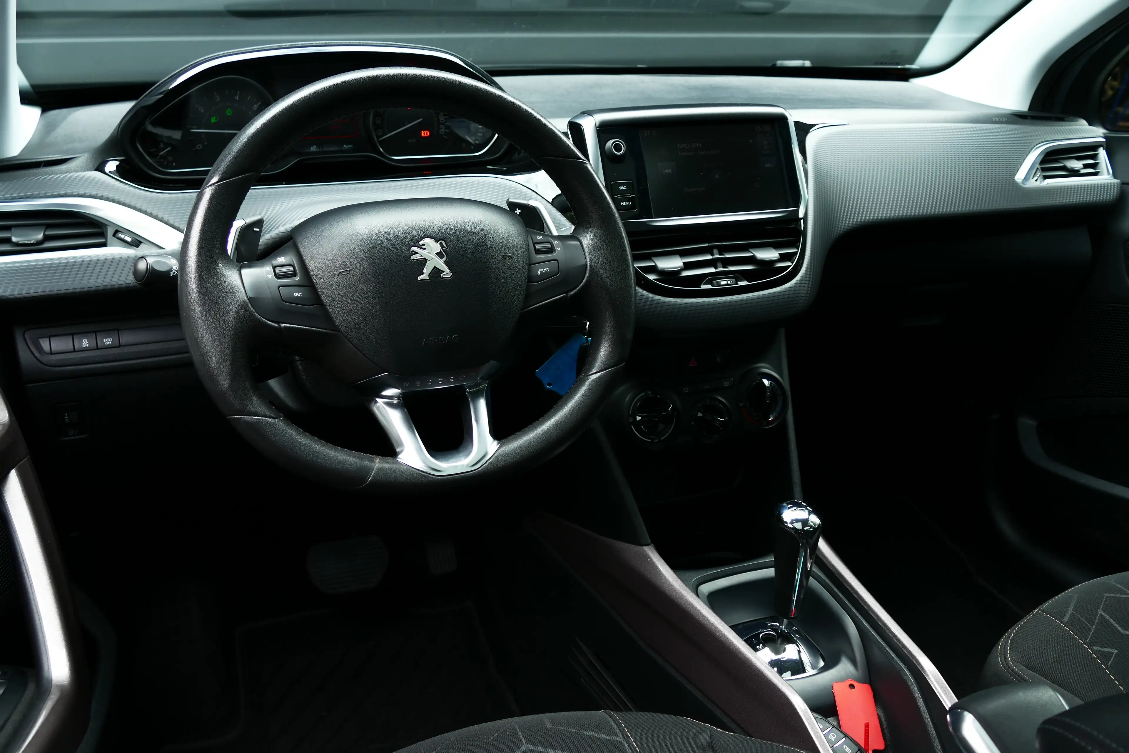 Peugeot 2008 1.2 PURETECH 82PK ACTIVE AUTOMAAT / PANO.DAK / NAV — photo 14