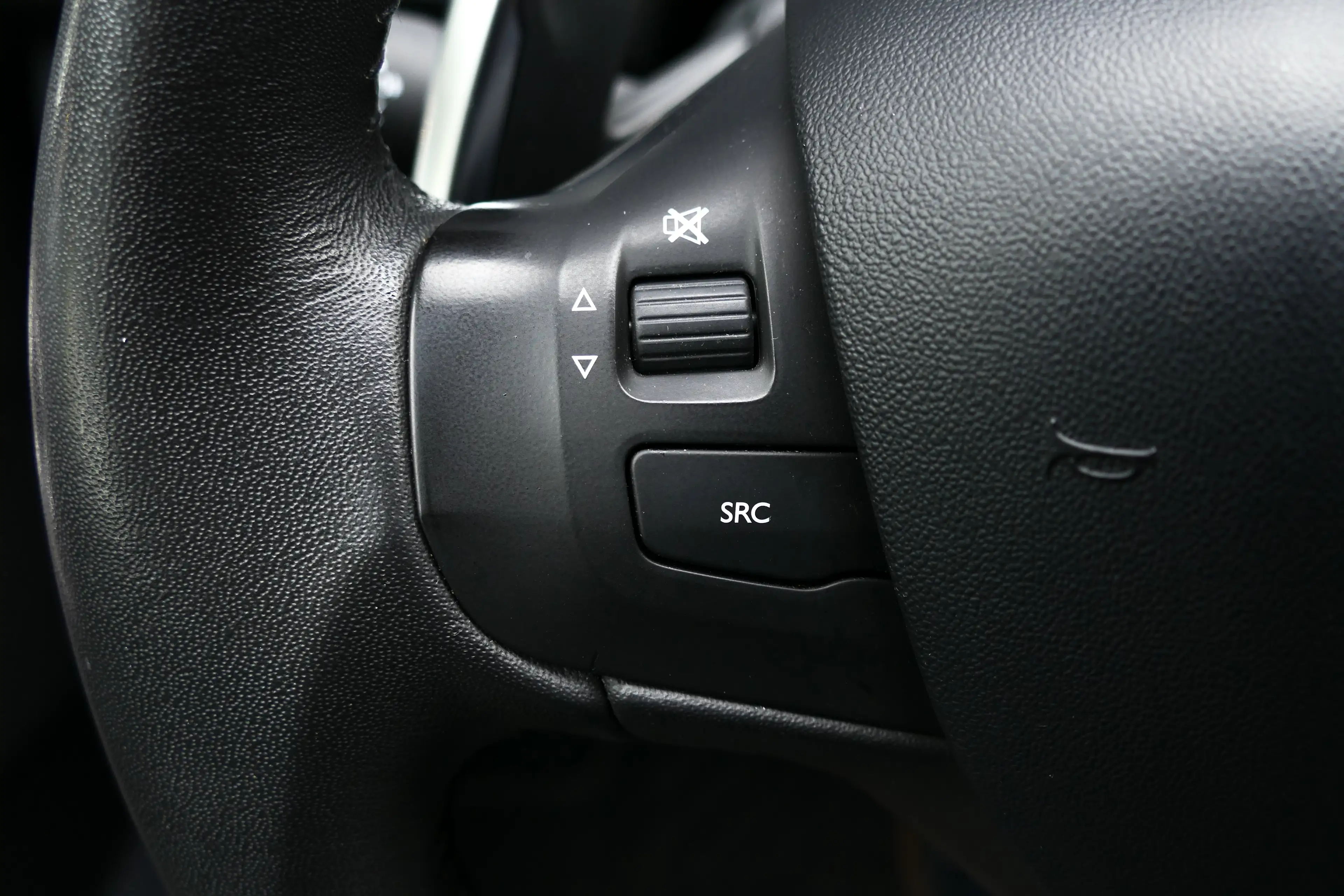 Peugeot 2008 1.2 PURETECH 82PK ACTIVE AUTOMAAT / PANO.DAK / NAV — photo 16