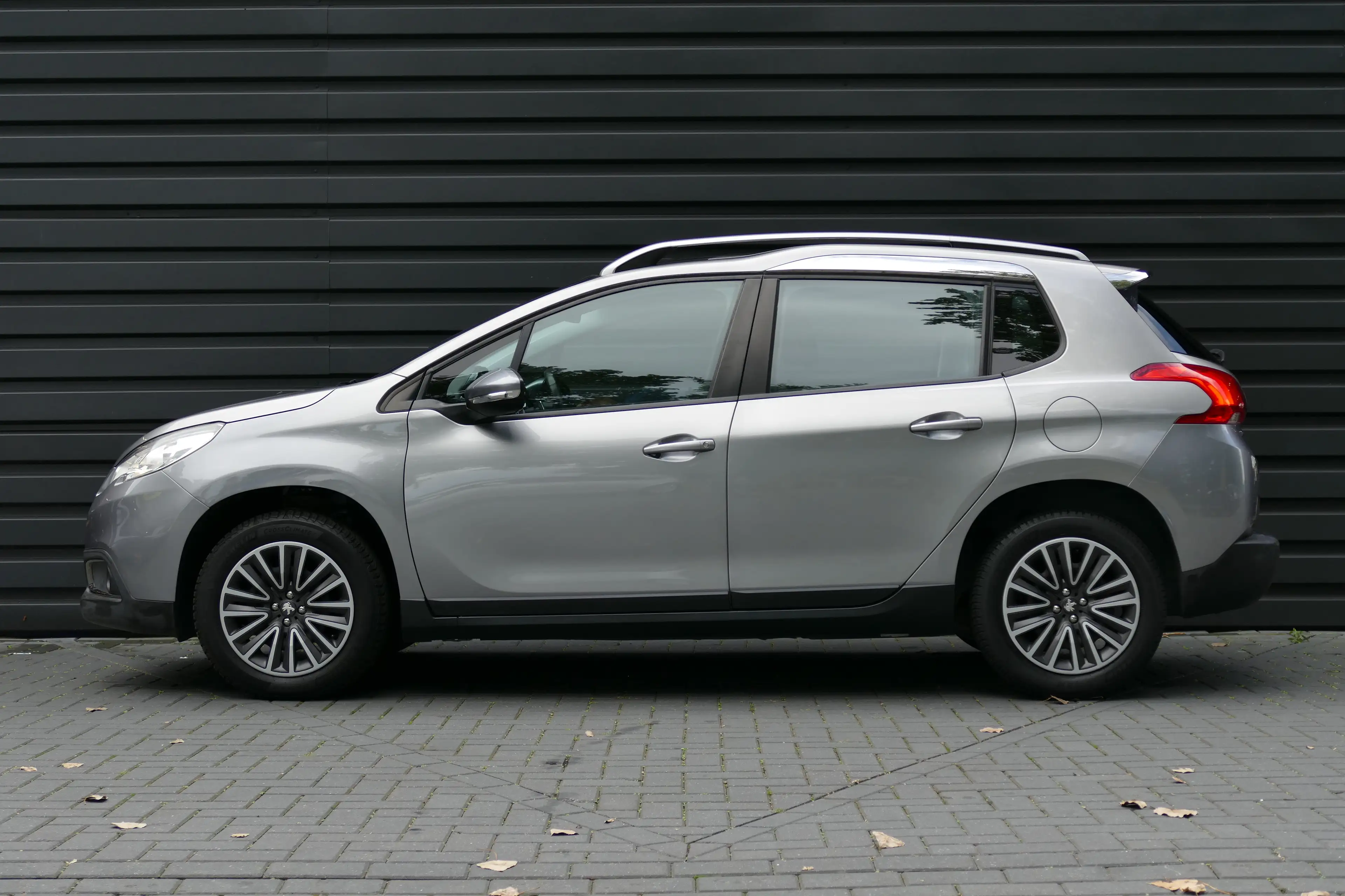 Peugeot 2008 1.2 PURETECH 82PK ACTIVE AUTOMAAT / PANO.DAK / NAV — photo 2