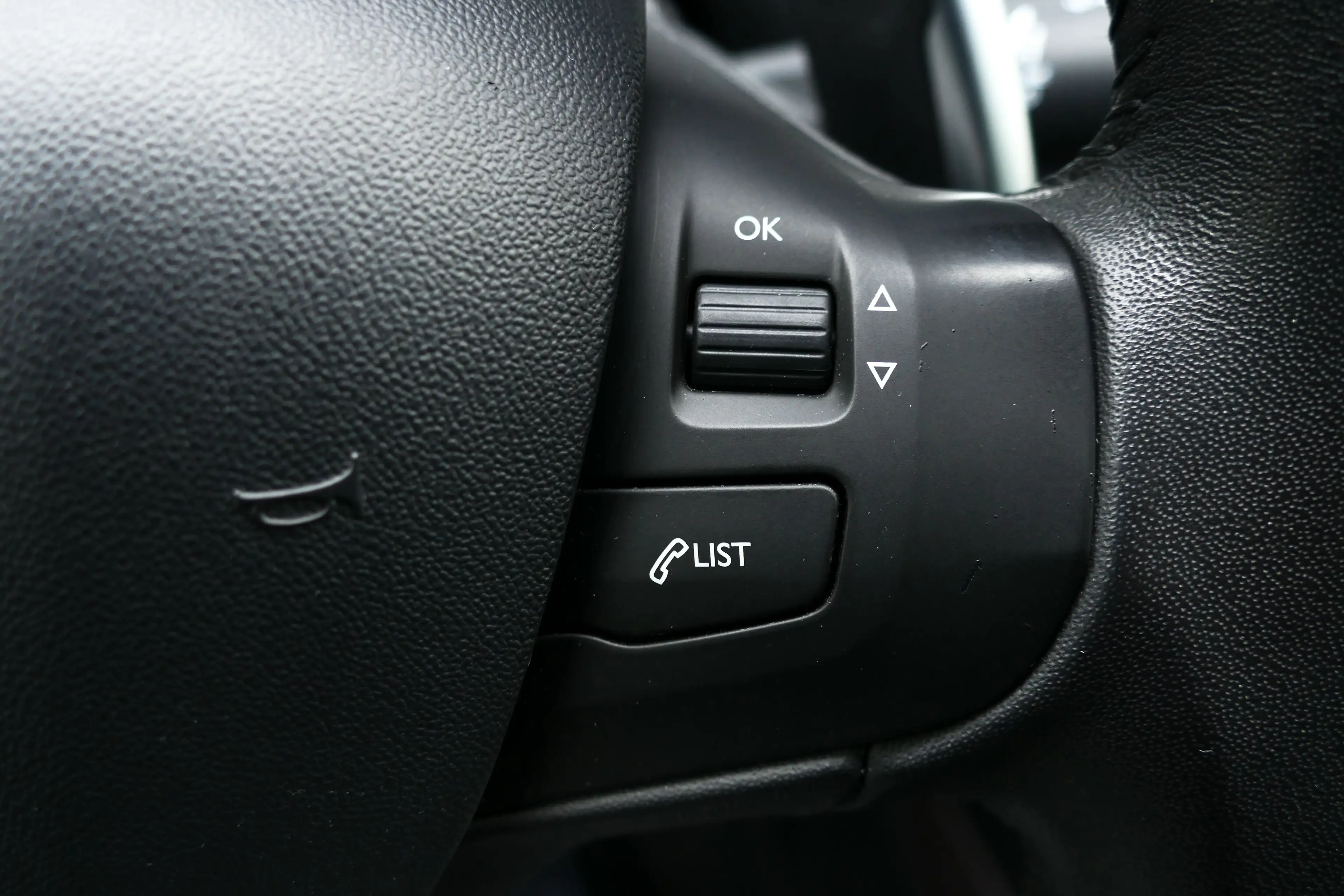 Peugeot 2008 1.2 PURETECH 82PK ACTIVE AUTOMAAT / PANO.DAK / NAV — photo 18