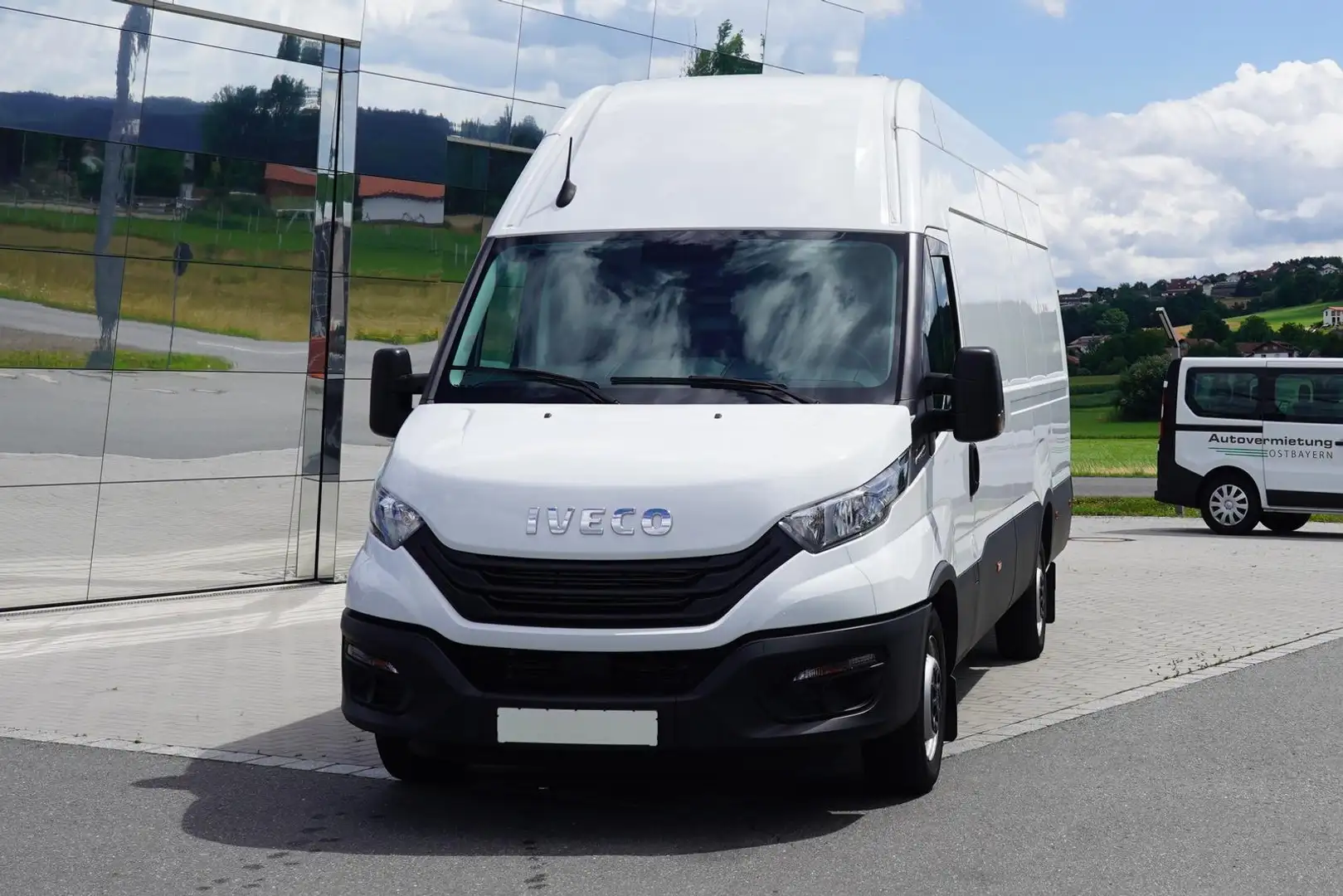 Iveco Daily 35S18V - 4100L H3 3.0L 176 PS AT Innenausbau Wit - 1