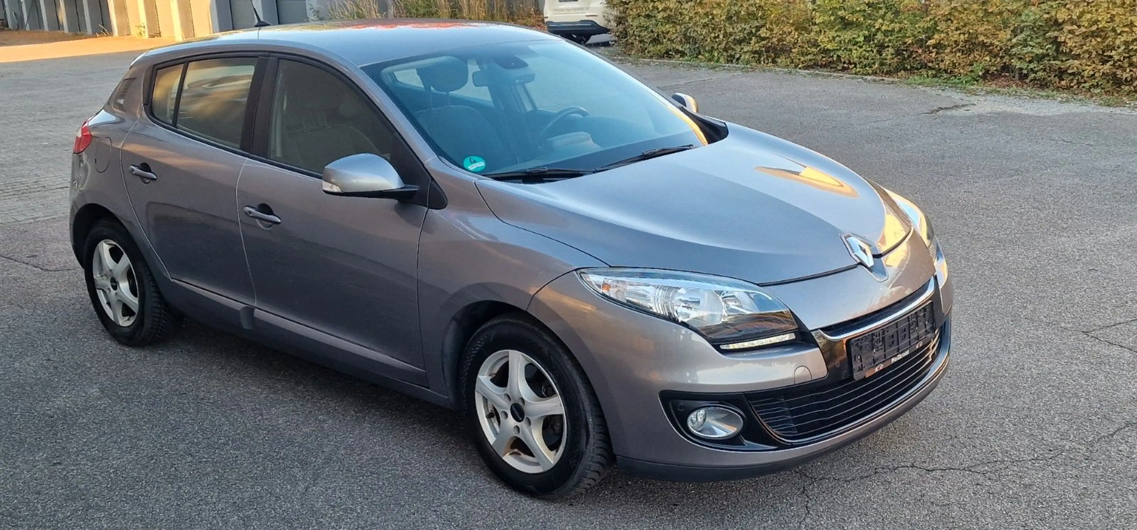 Renault Megane III 1.2L AHK*Navi*Service+Steuerkette NEU — photo 6