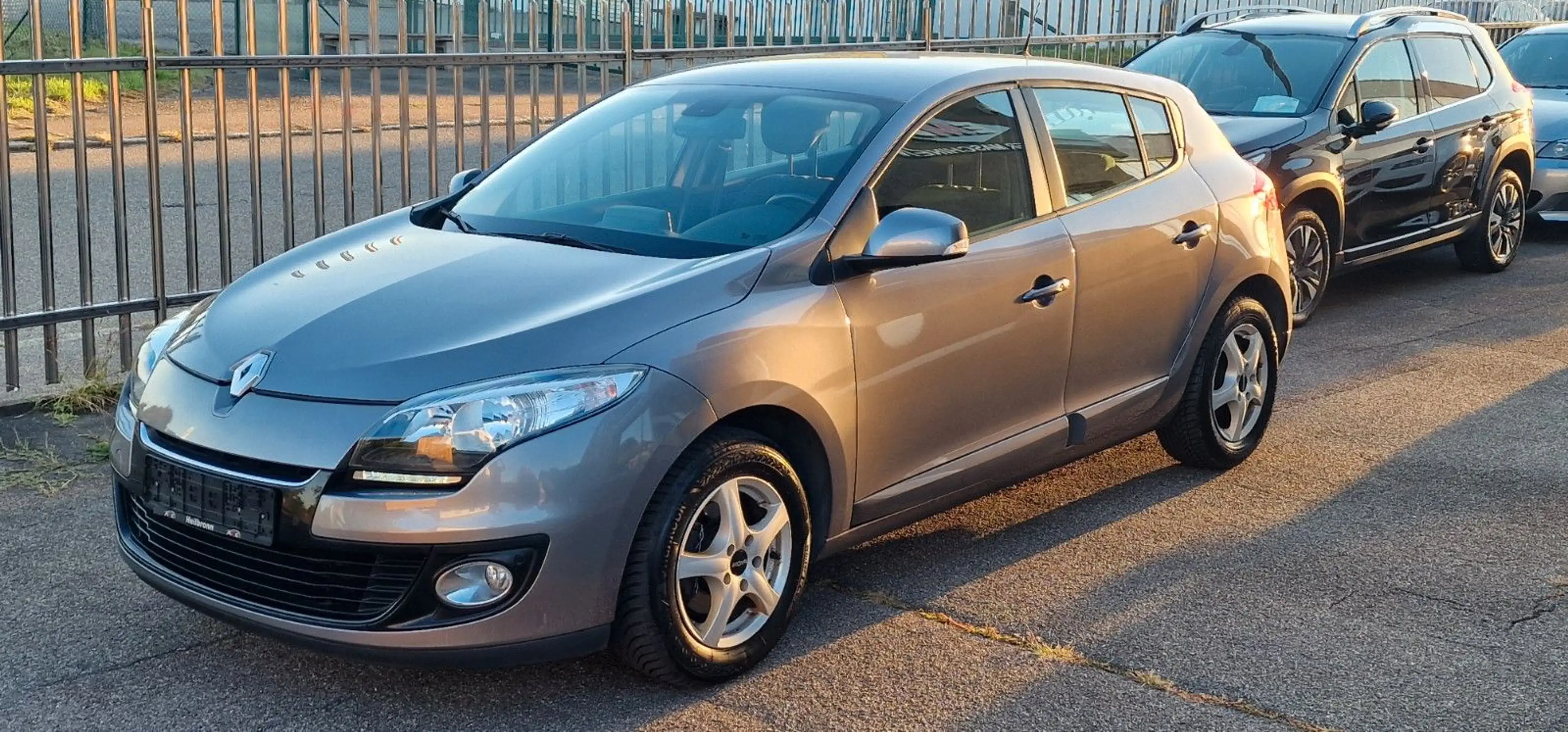 Renault Megane III 1.2L AHK*Navi*Service+Steuerkette NEU — photo 2