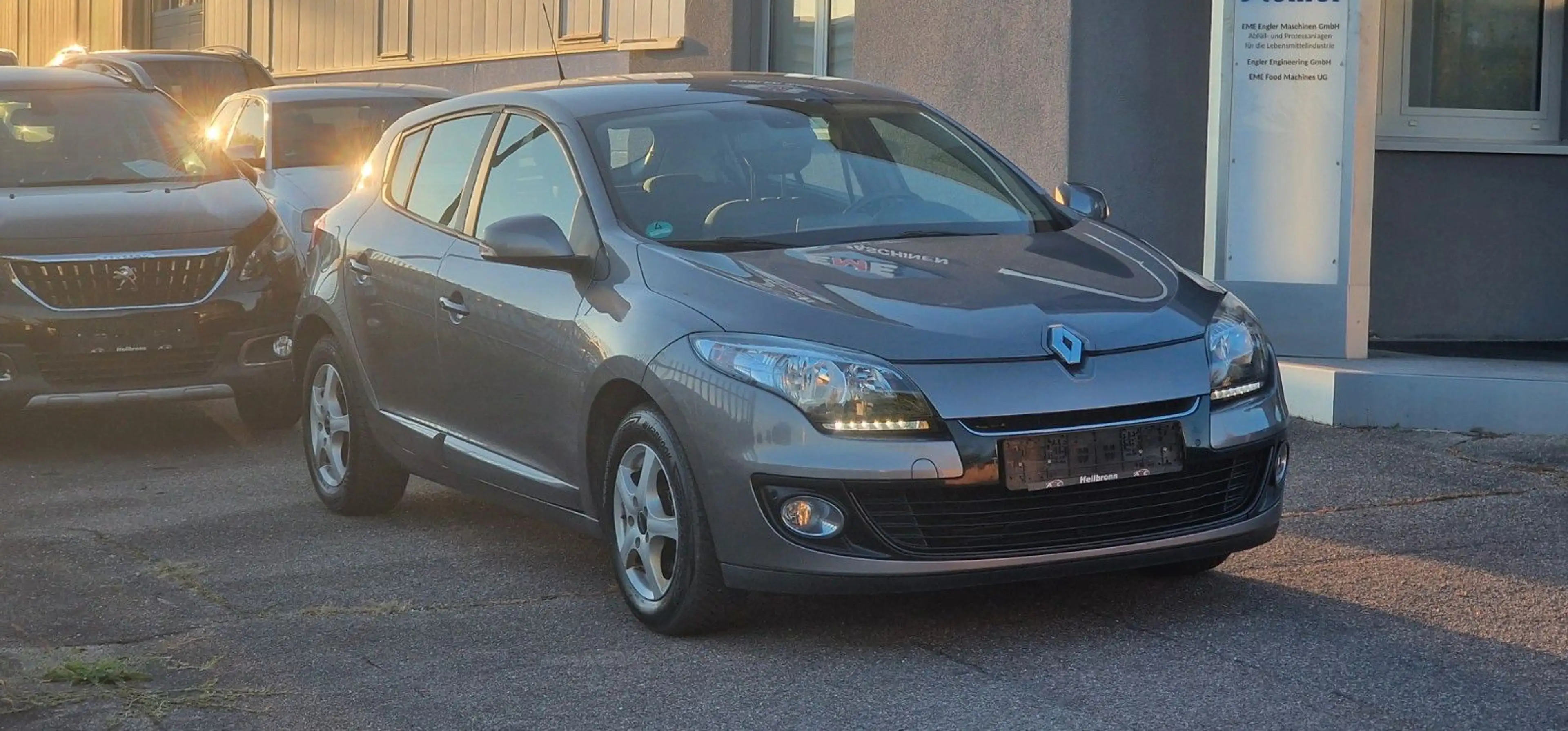 Renault Megane III 1.2L AHK*Navi*Service+Steuerkette NEU