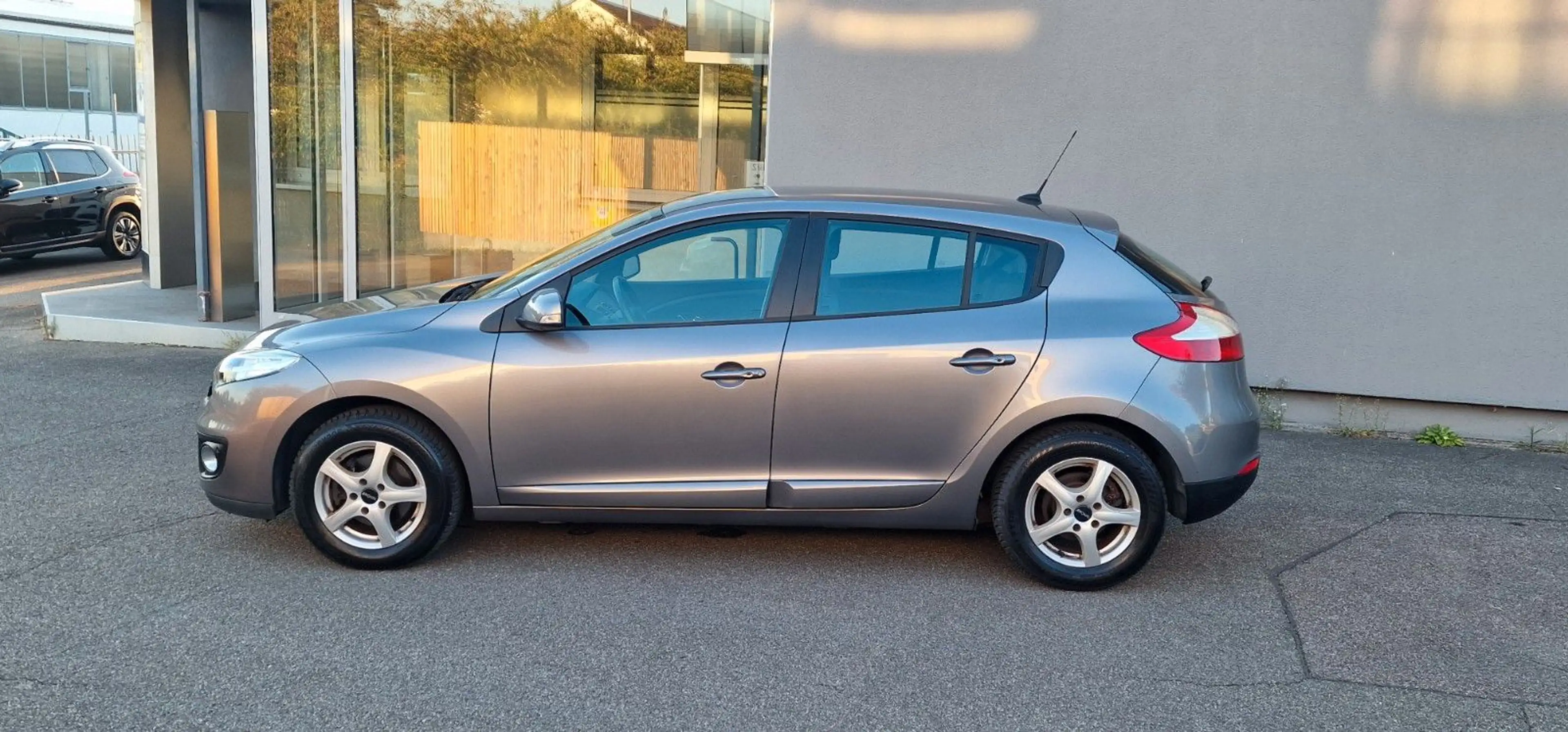 Renault Megane III 1.2L AHK*Navi*Service+Steuerkette NEU — photo 3