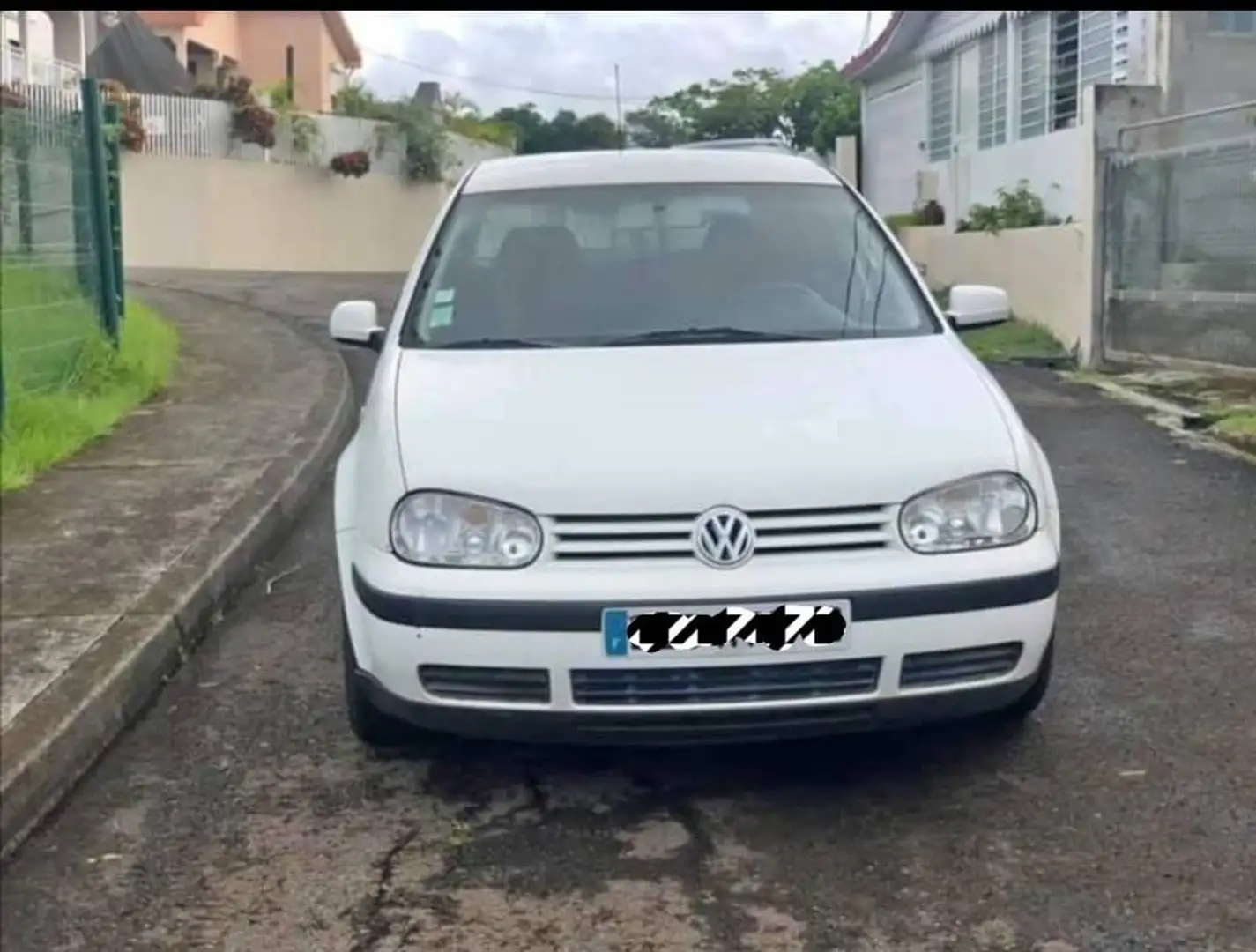 Volkswagen Golf - 1