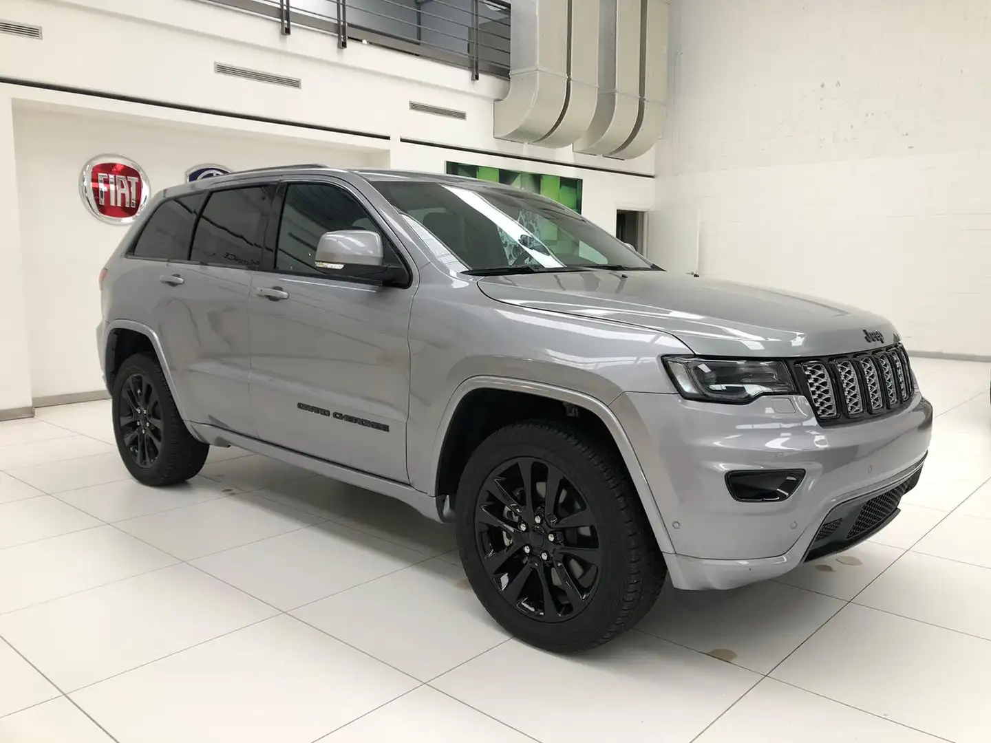 Jeep Grand Cherokee Night Eagle Grigio - 2
