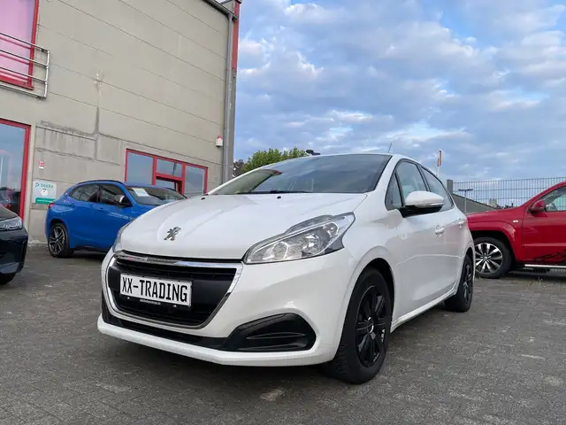 Peugeot 208 main image