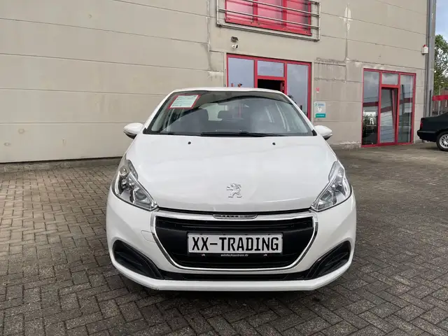 Peugeot 208 view 2