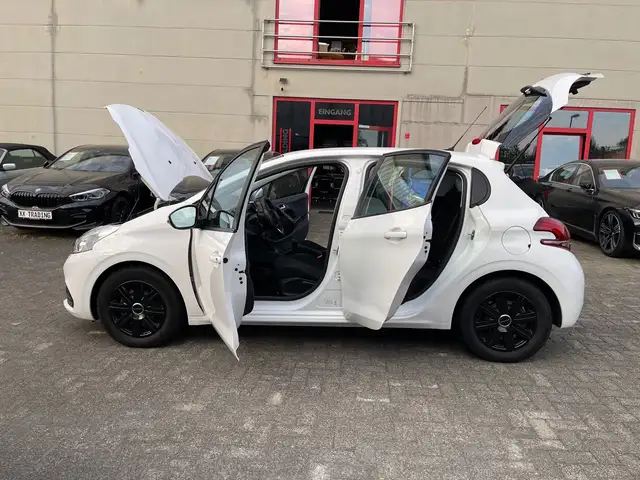 Peugeot 208 view 8