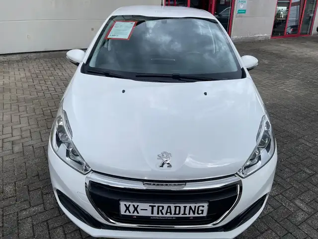 Peugeot 208 view 11