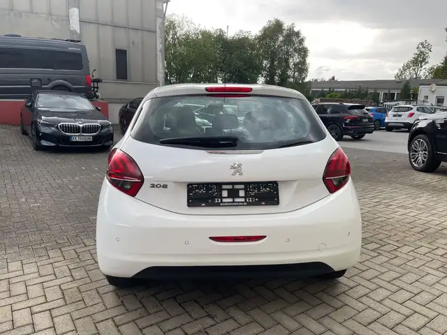 Peugeot 208 view 6