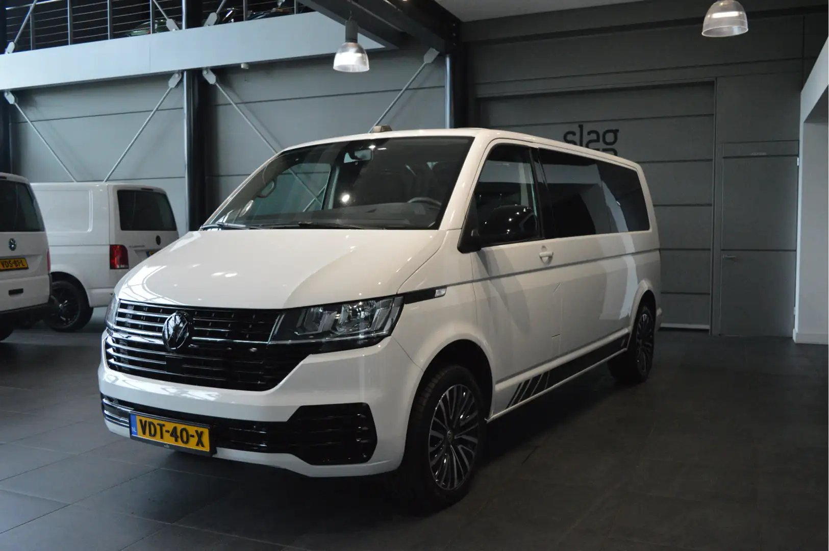 Volkswagen T6.1 Transporter 2.0 TDI L2H1 EDITION navi airco camera trekhaak 15 Wit - 2