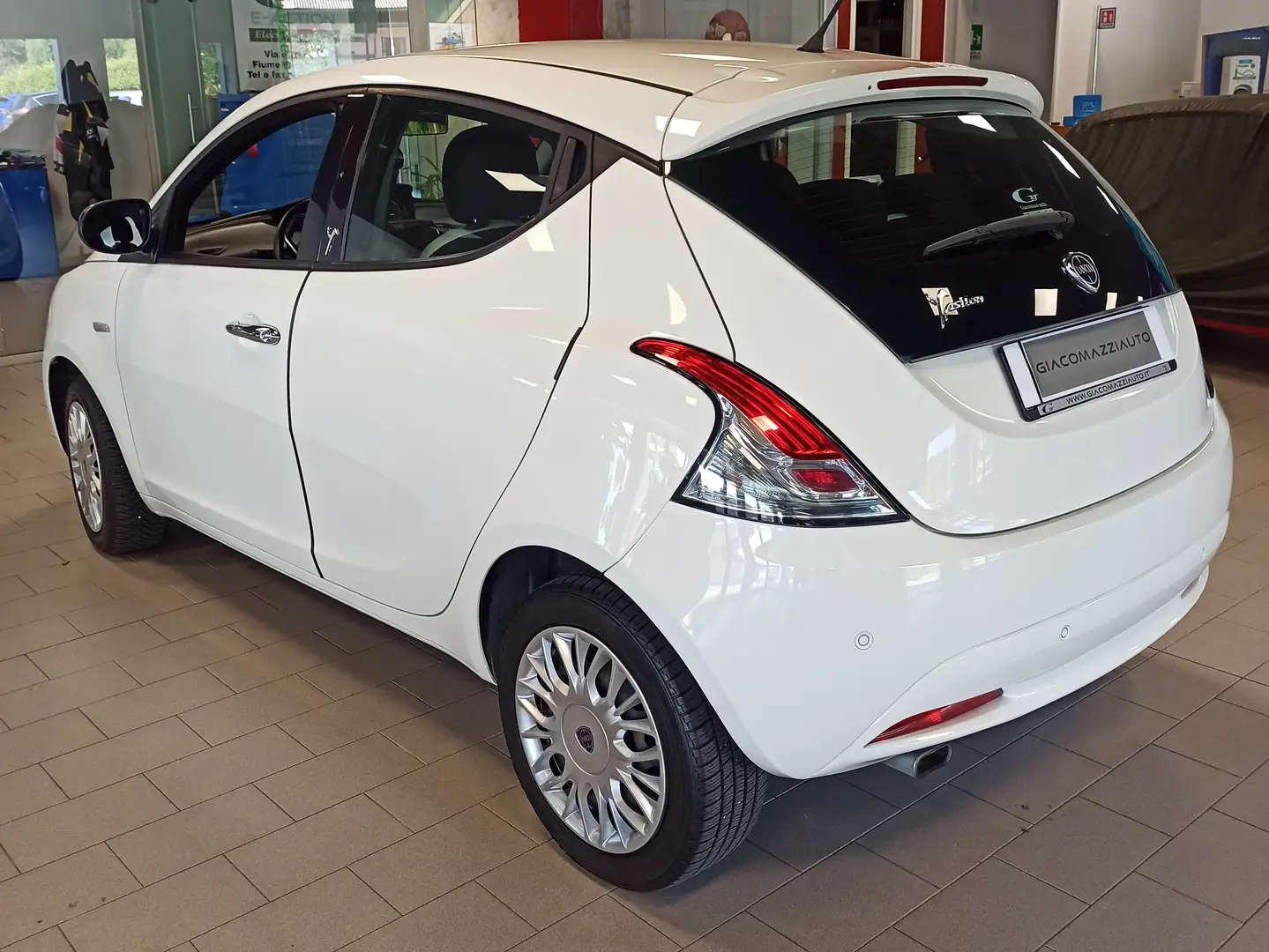 Lancia Ypsilon Ypsilon 1.2 8v Elefantino 69cv my14 Bianco - 2