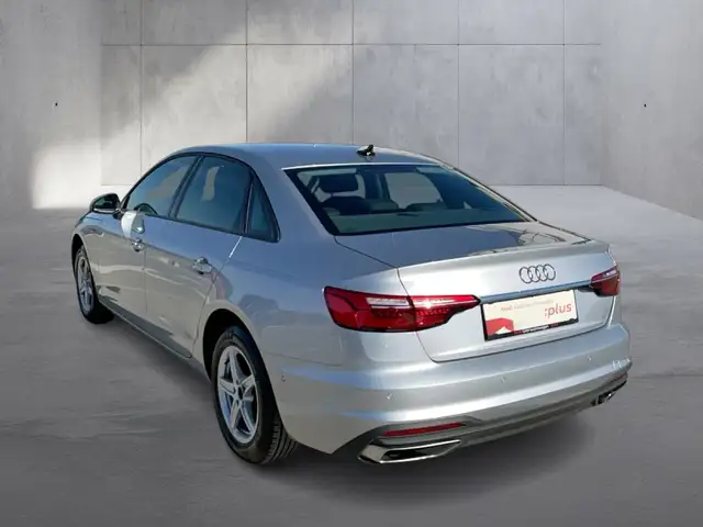 Audi A4 view 4