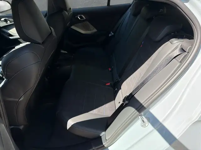 BMW 1 Series view 13