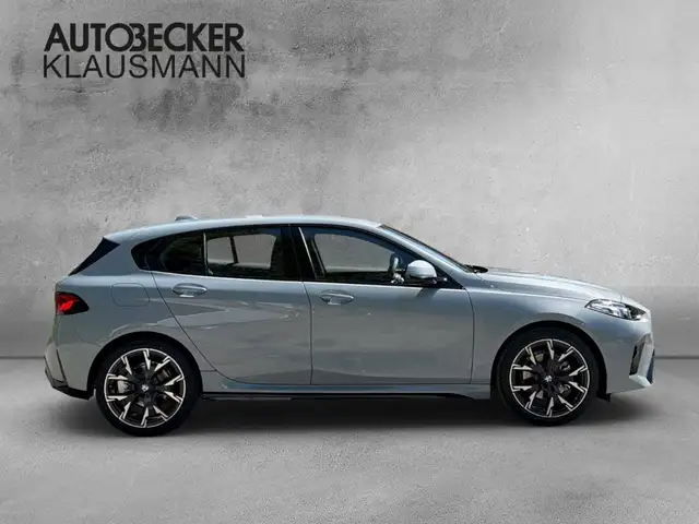 BMW 1 Series view 4