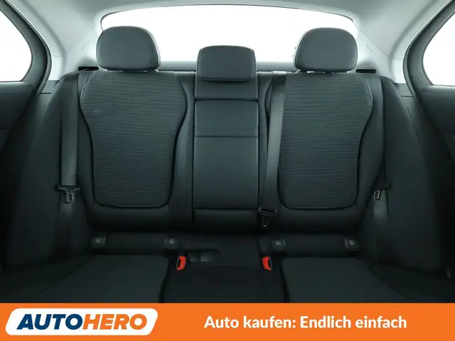 Mercedes-Benz C-Class view 15