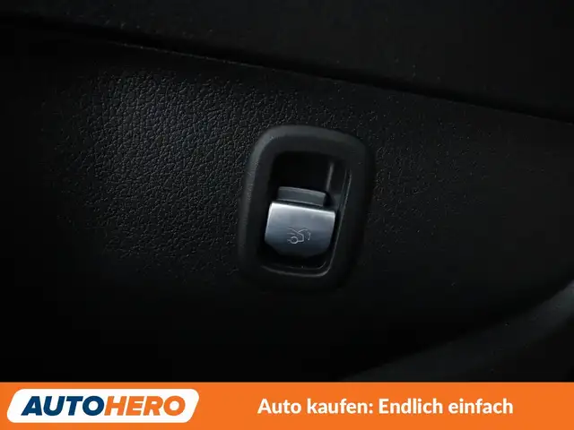 Mercedes-Benz C-Class view 30