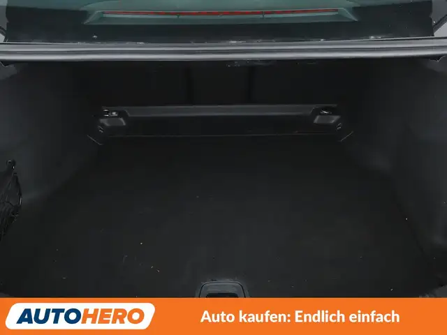 Mercedes-Benz C-Class view 17