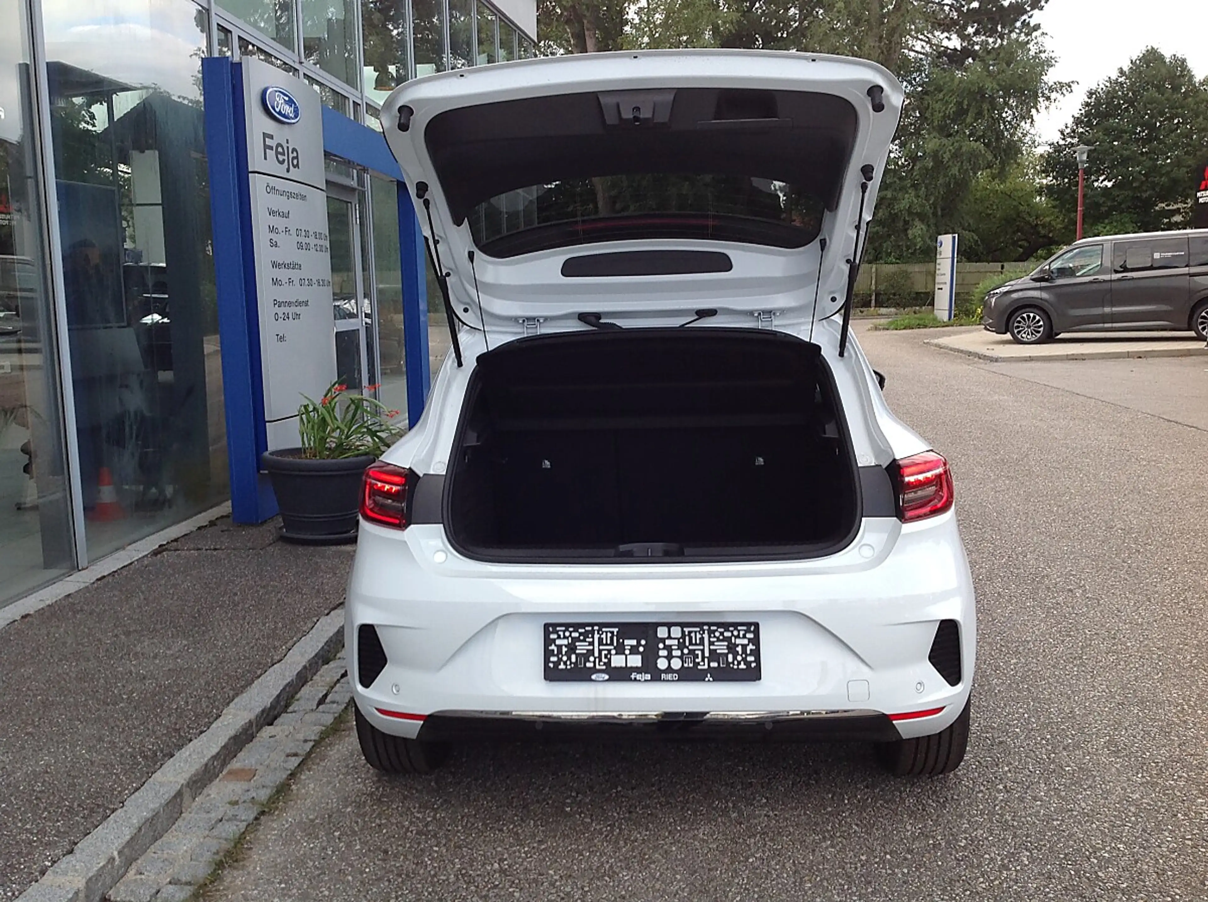 Mitsubishi Colt 1,6 HEV Intense — photo 7