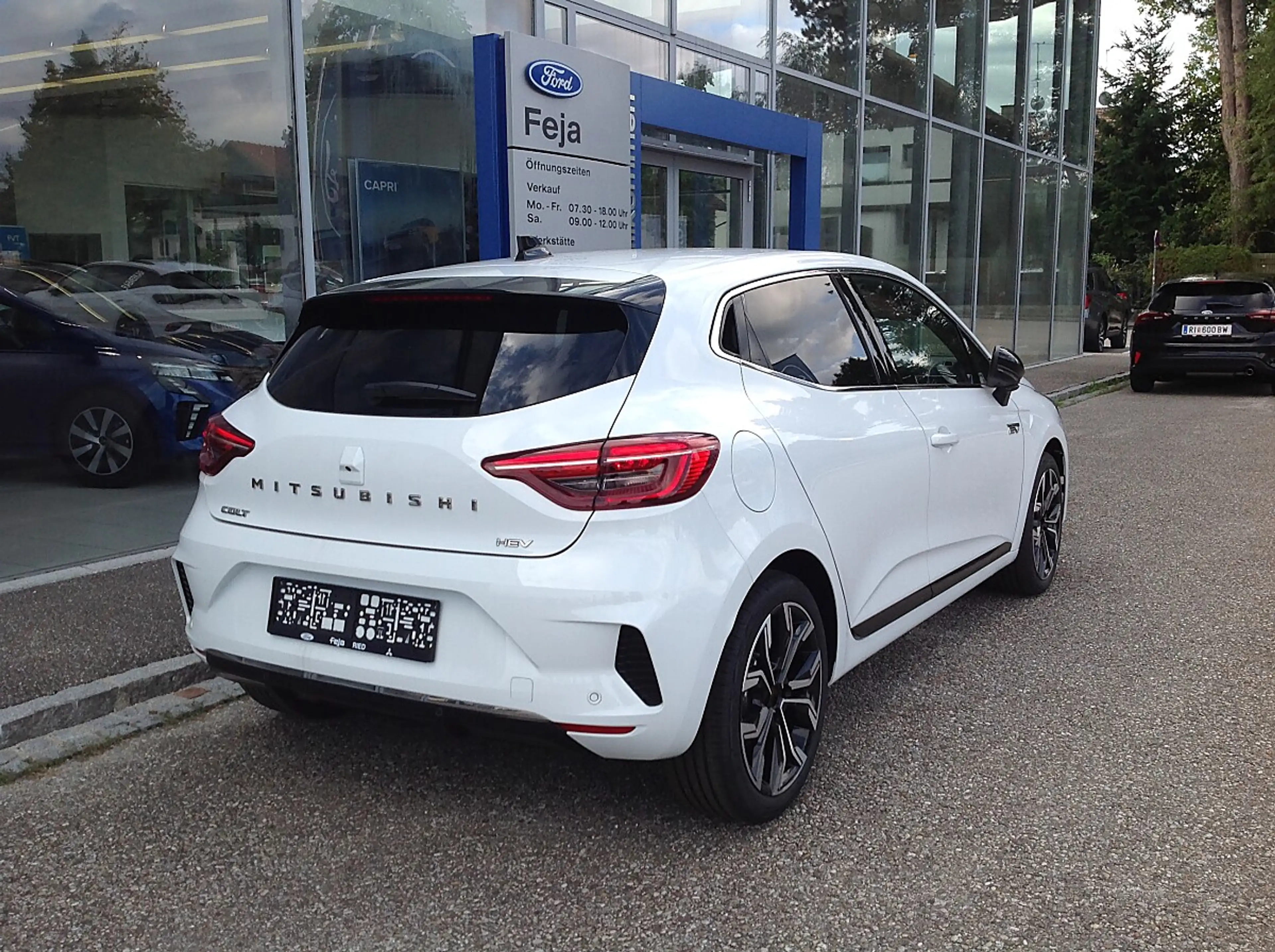 Mitsubishi Colt 1,6 HEV Intense — photo 5