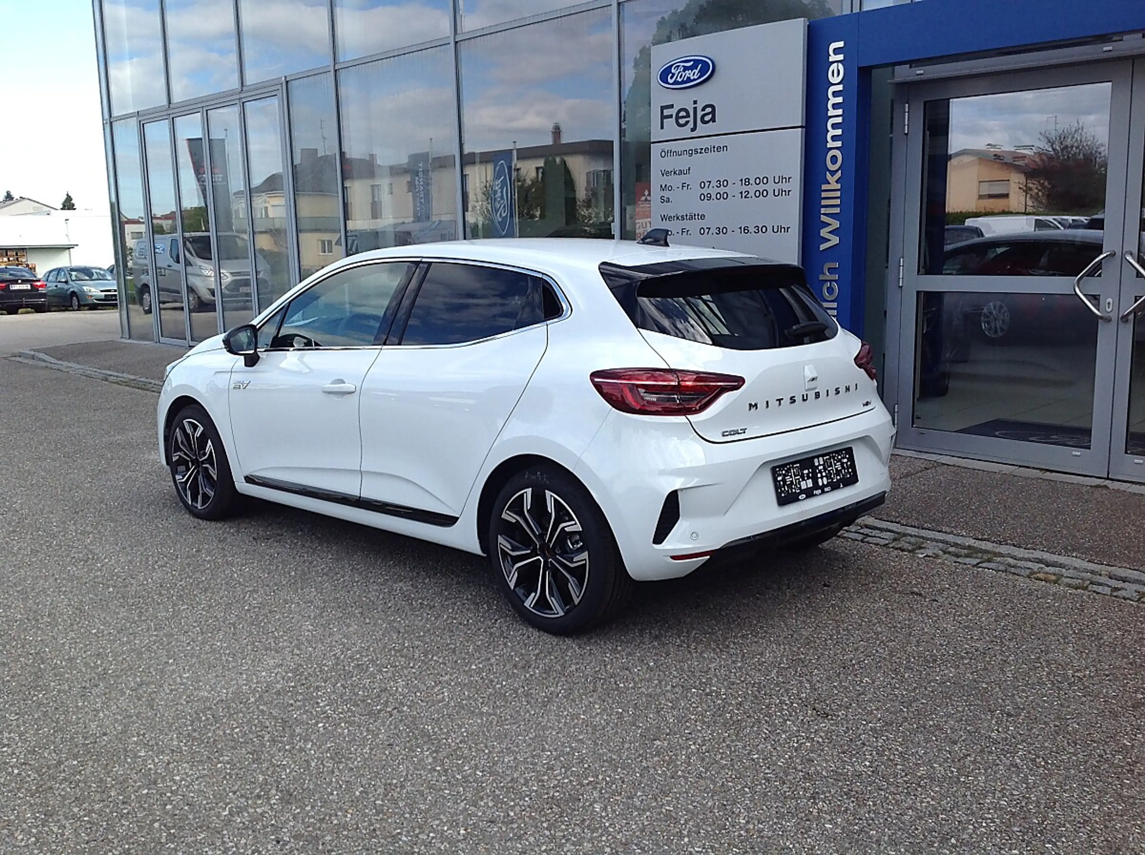 Mitsubishi Colt 1,6 HEV Intense — photo 11