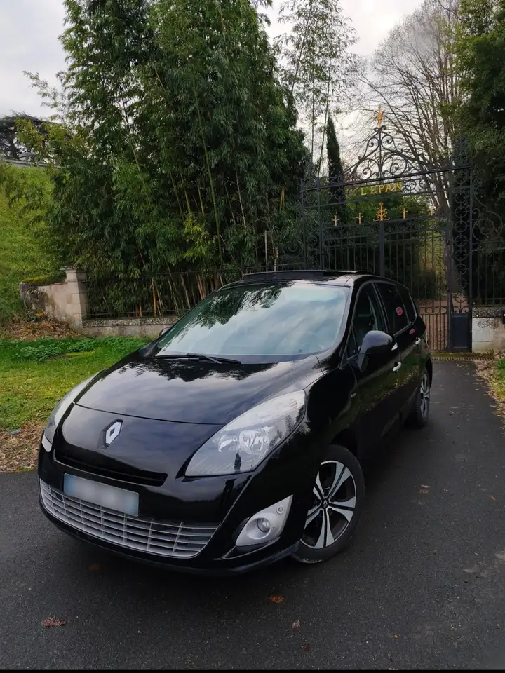 Renault Grand Scenic ScÃ©nic III dCi 110 FAP eco2 Bose 7 pl