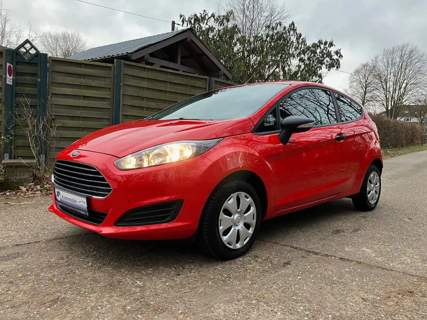 Ford Fiesta Ambiente  1,25 Ltr. - 44 kW 16V , 1Hand Rouge - 1