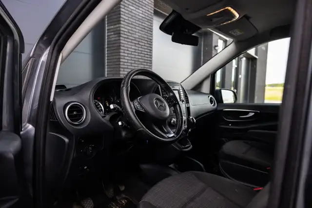 Mercedes-Benz Vito view 2