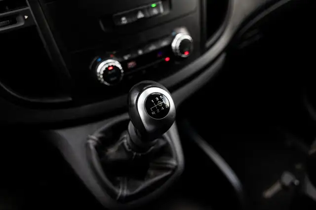Mercedes-Benz Vito view 17