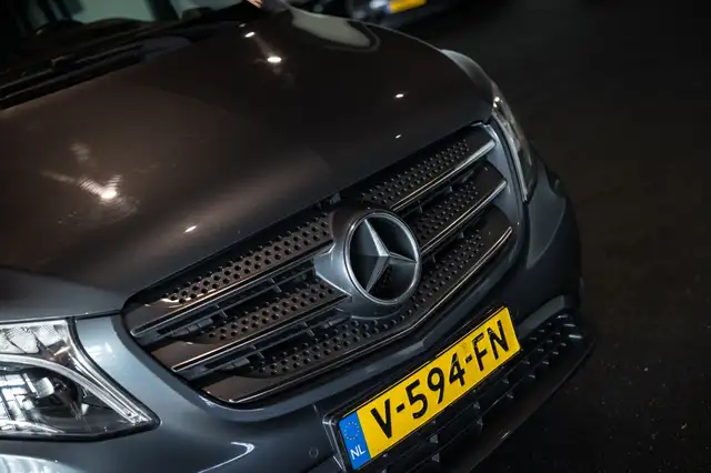 Mercedes-Benz Vito view 6