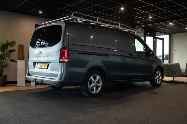 Mercedes-Benz Vito view 3