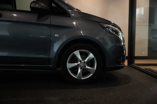 Mercedes-Benz Vito view 8