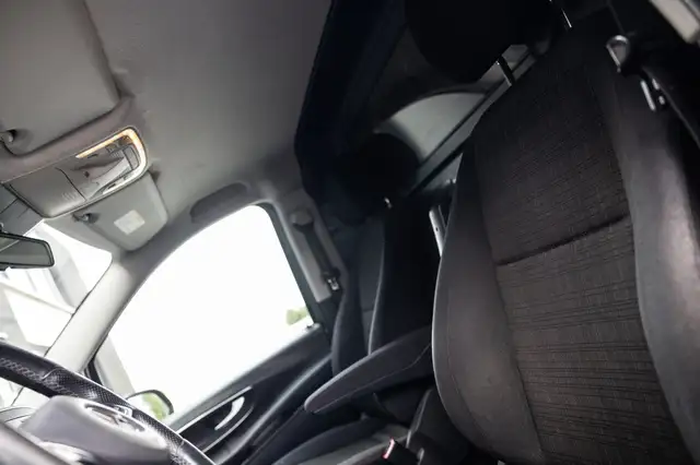 Mercedes-Benz Vito view 5
