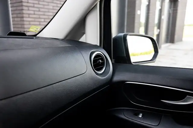 Mercedes-Benz Vito view 29