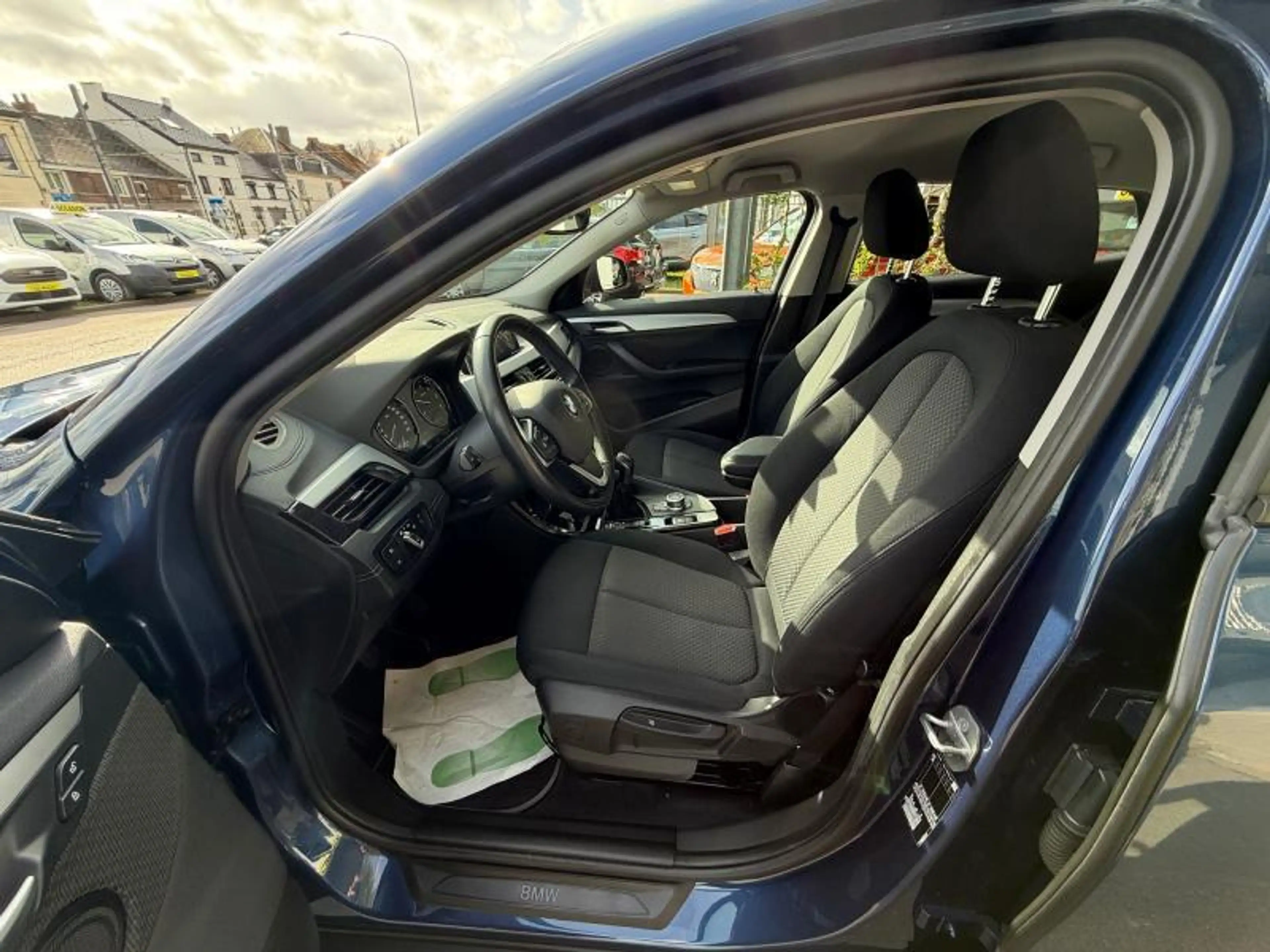 BMW X2 1.5D 115cv bleu 01/22 53347km Airco GPS Bluetooth — photo 6