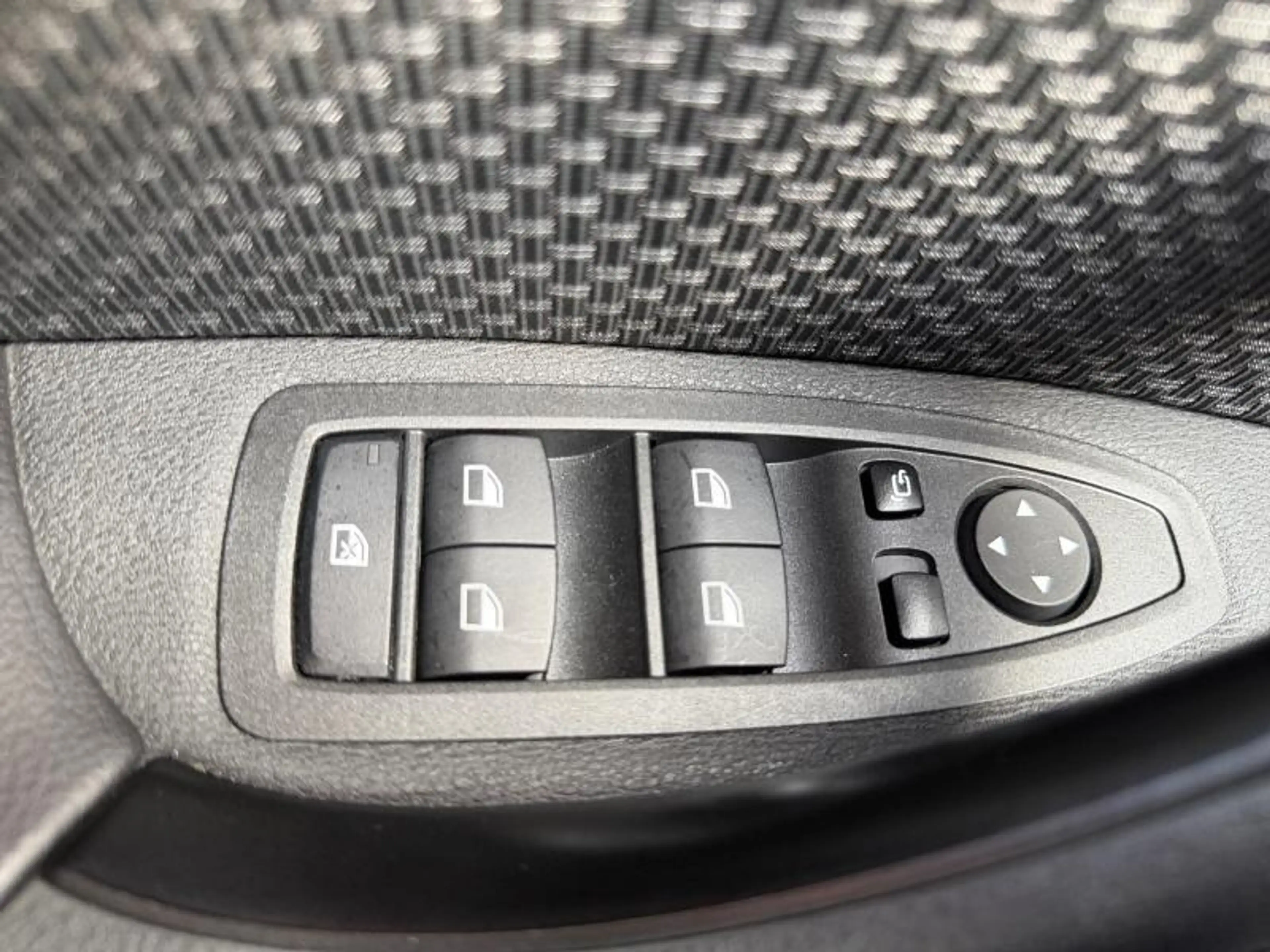BMW X2 1.5D 115cv bleu 01/22 53347km Airco GPS Bluetooth — photo 15