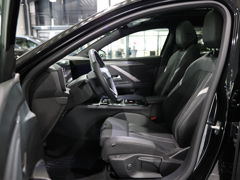 Opel Astra L ST 1.2 T GS-SPORT TECH BLACK / PANORAMA — photo 13