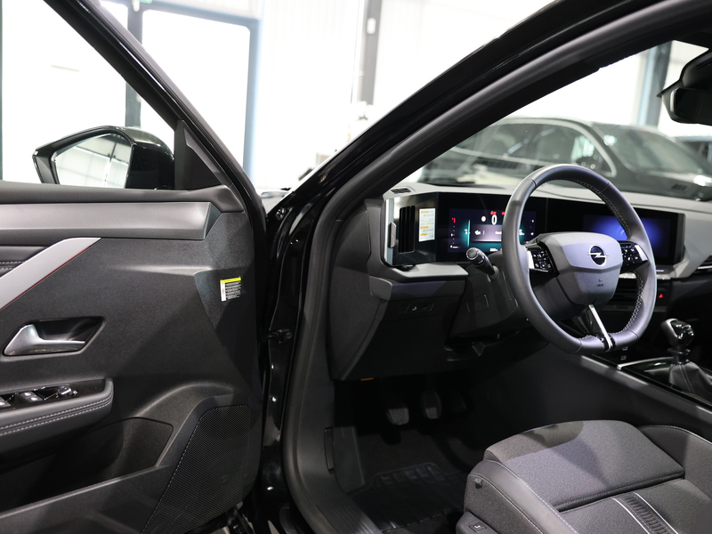Opel Astra L ST 1.2 T GS-SPORT TECH BLACK / PANORAMA — photo 12