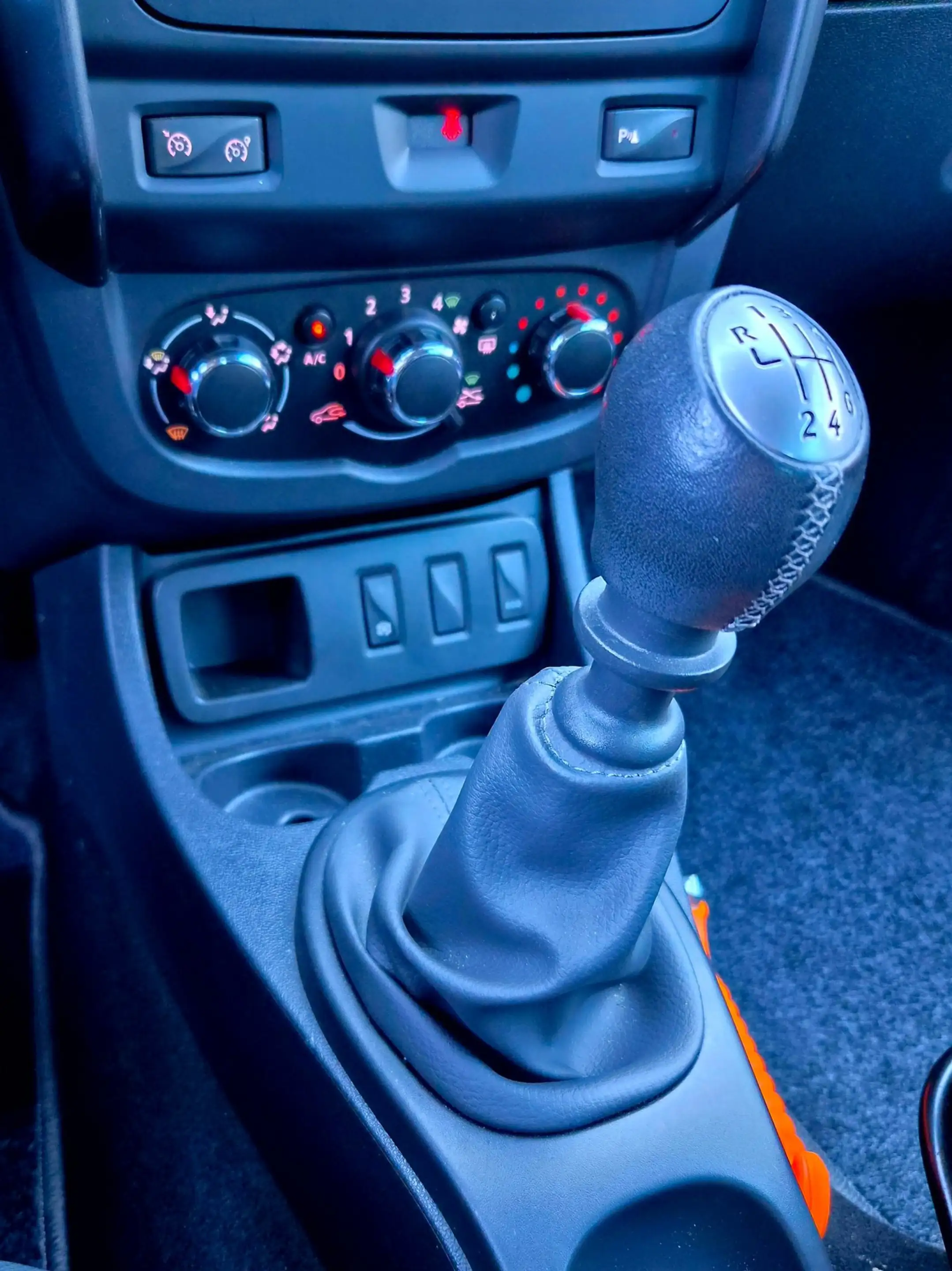 Dacia Duster 1.2 TCe 125PK 4x2 Prestige + NAP|OH historie|Trekh — photo 27