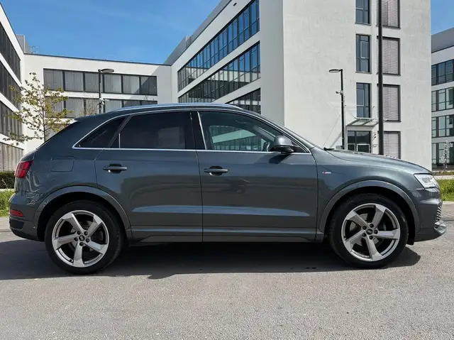 Audi Q3 view 6