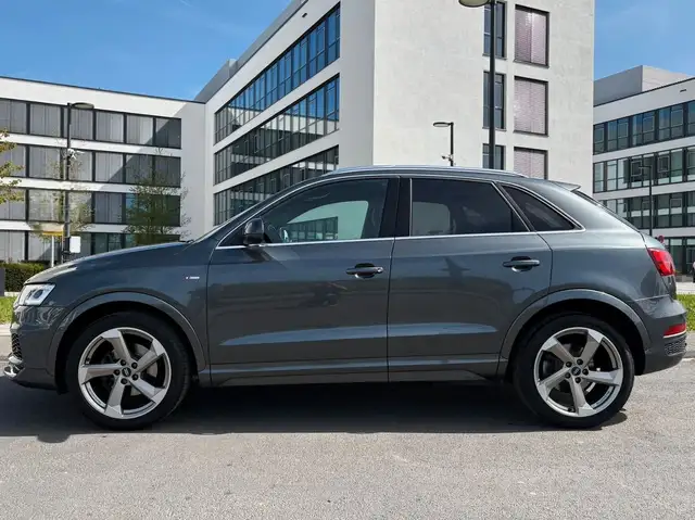 Audi Q3 view 5