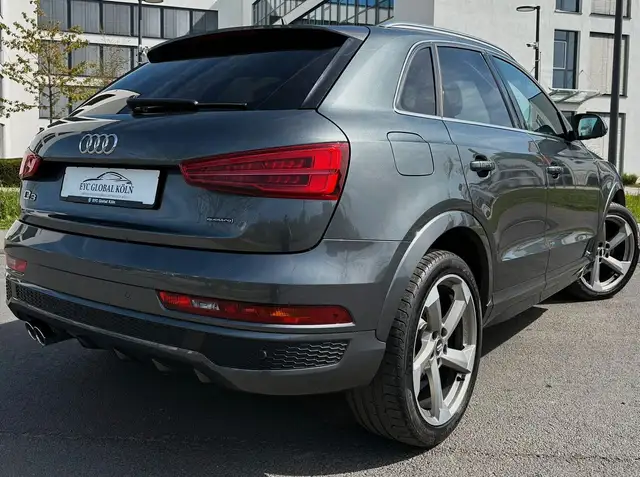 Audi Q3 view 3